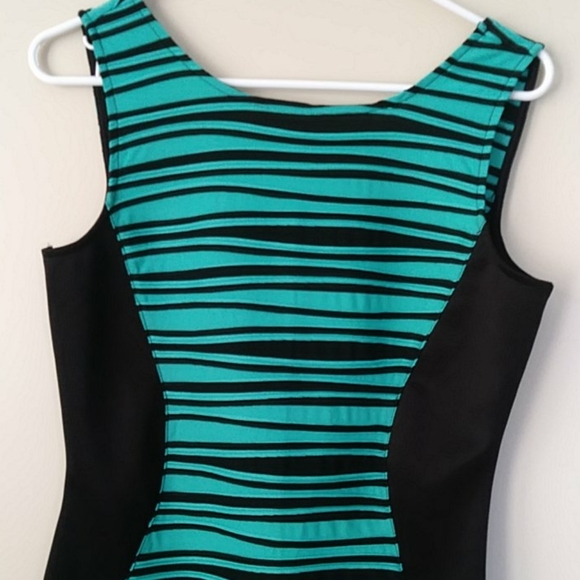 Stretch Fitted Low Scoop Back Dress Large - Picture 3 of 8